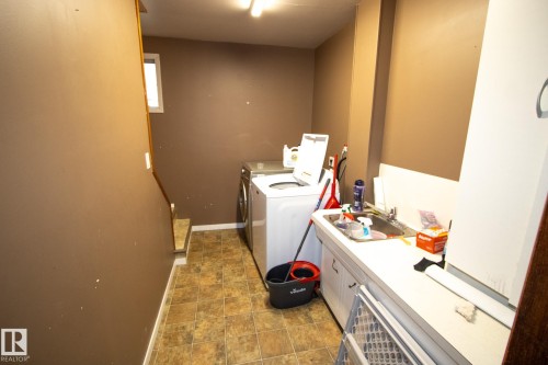 3514 Main Street, Mallaig, AB - Indoor Photo Showing Laundry Room