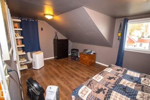 3514 Main Street, Mallaig, AB - Indoor