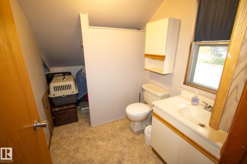 3514 Main Street, Mallaig, AB - Indoor Photo Showing Bathroom