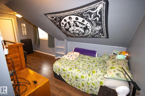 3514 Main Street, Mallaig, AB - Indoor