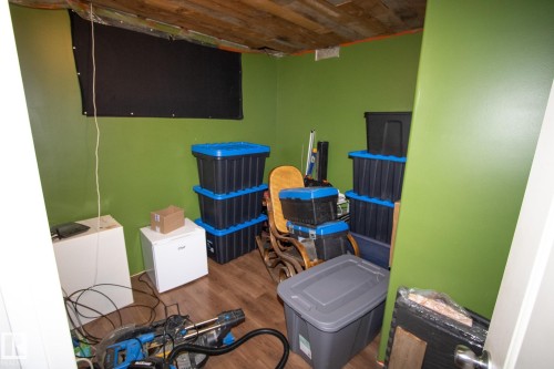 3514 Main Street, Mallaig, AB - Indoor