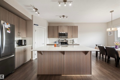 9864 222 Street, Edmonton, AB - Indoor Photo Showing Kitchen