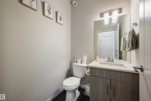 9864 222 Street, Edmonton, AB - Indoor Photo Showing Bathroom