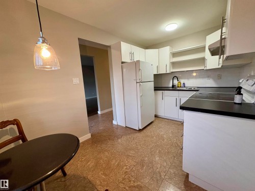 170 Londonderry Square Square, Edmonton, AB - Indoor Photo Showing Kitchen With Double Sink