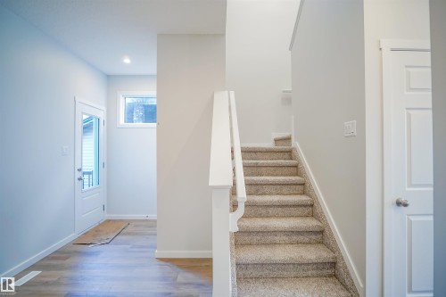 936 18 Avenue, Edmonton, AB - Indoor Photo Showing Other Room