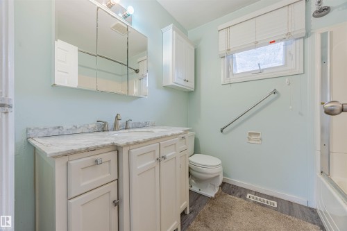2551 135 Avenue, Edmonton, AB - Indoor Photo Showing Bathroom