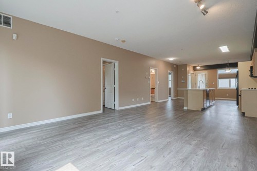 113 9507 101 Avenue, Edmonton, AB - Indoor Photo Showing Other Room