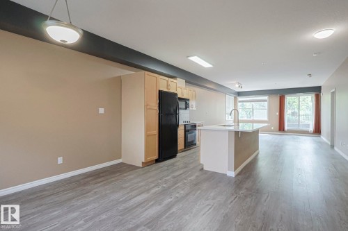 113 9507 101 Avenue, Edmonton, AB - Indoor Photo Showing Kitchen