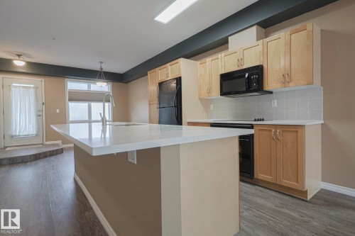 113 9507 101 Avenue, Edmonton, AB - Indoor Photo Showing Kitchen