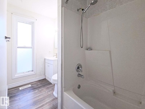 14458 56 Street, Edmonton, AB - Indoor Photo Showing Bathroom