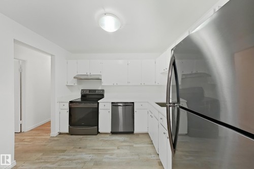 309 1624 48 Street, Edmonton, AB - Indoor Photo Showing Kitchen With Stainless Steel Kitchen