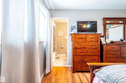 11007 172 Avenue, Edmonton, AB - Indoor Photo Showing Bedroom
