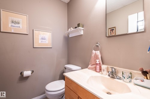 11007 172 Avenue, Edmonton, AB - Indoor Photo Showing Bathroom