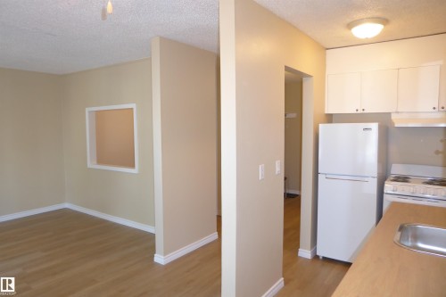 4 10035 155 Street, Edmonton, AB - Indoor Photo Showing Kitchen