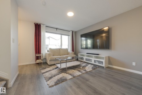 5031 Kinney Link Link, Edmonton, AB - Indoor Photo Showing Living Room