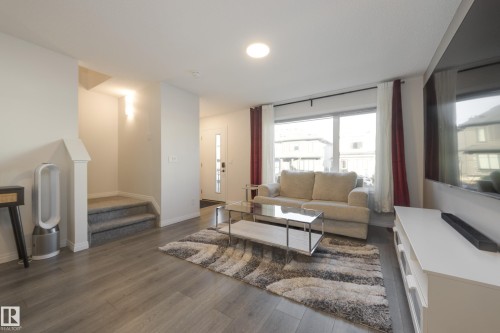 5031 Kinney Link Link, Edmonton, AB - Indoor Photo Showing Living Room