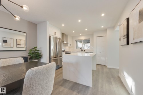 5031 Kinney Link Link, Edmonton, AB - Indoor