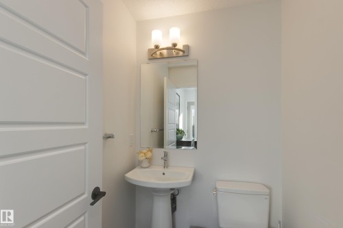 5031 Kinney Link Link, Edmonton, AB - Indoor Photo Showing Bathroom