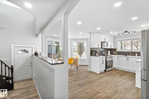 67 Arlington Drive, St. Albert, AB - Indoor Photo Showing Kitchen