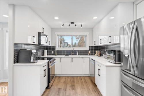 67 Arlington Drive, St. Albert, AB - Indoor Photo Showing Kitchen With Stainless Steel Kitchen With Upgraded Kitchen