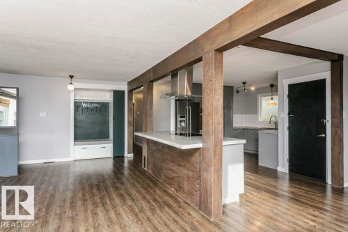 8607 62 Street, Edmonton, AB - Indoor