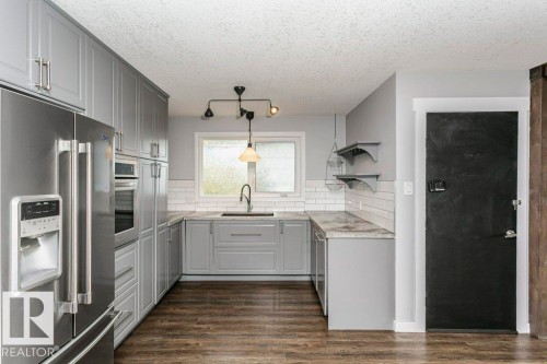 8607 62 Street, Edmonton, AB - Indoor Photo Showing Kitchen With Upgraded Kitchen