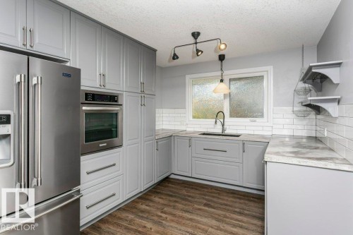 8607 62 Street, Edmonton, AB - Indoor Photo Showing Kitchen With Upgraded Kitchen