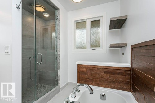 8607 62 Street, Edmonton, AB - Indoor Photo Showing Bathroom
