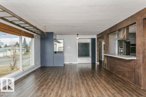 8607 62 Street, Edmonton, AB - Indoor