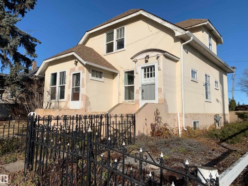 5014 51 Avenue  Vegreville, AB T9C 1M1