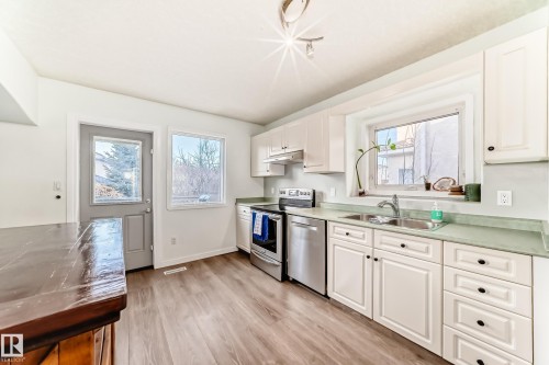 1619 Welbourn Cove Nw, Edmonton, AB - Indoor Photo Showing Kitchen With Double Sink
