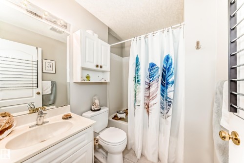 1619 Welbourn Cove Nw, Edmonton, AB - Indoor Photo Showing Bathroom