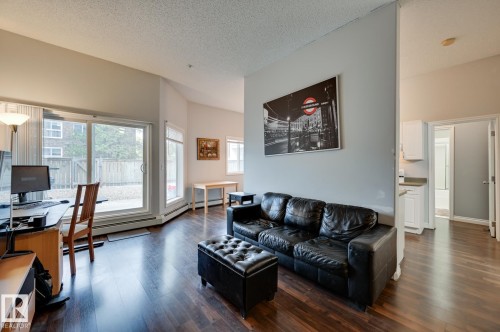 107 11446 40 Avenue, Edmonton, AB - Indoor Photo Showing Living Room