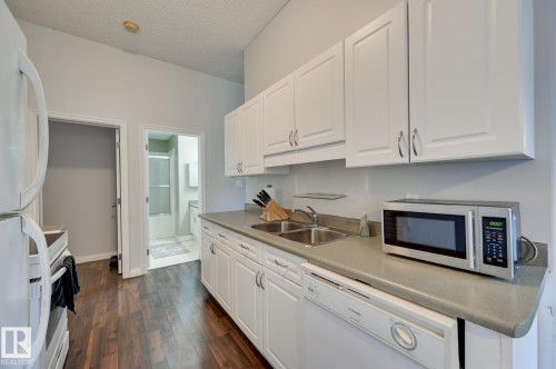 107 11446 40 Avenue, Edmonton, AB - Indoor Photo Showing Kitchen With Double Sink
