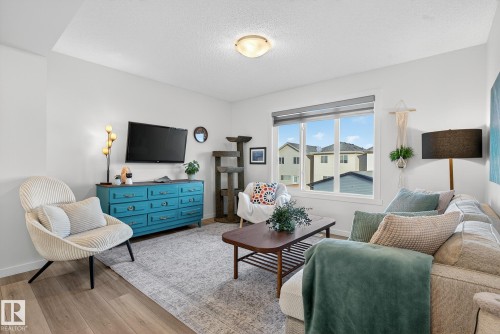 1174 Aster Boulevard, Edmonton, AB - Indoor Photo Showing Living Room