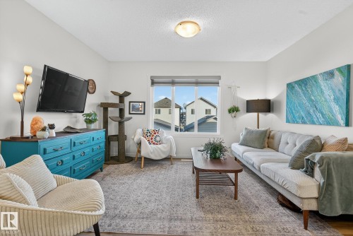 1174 Aster Boulevard, Edmonton, AB - Indoor Photo Showing Living Room