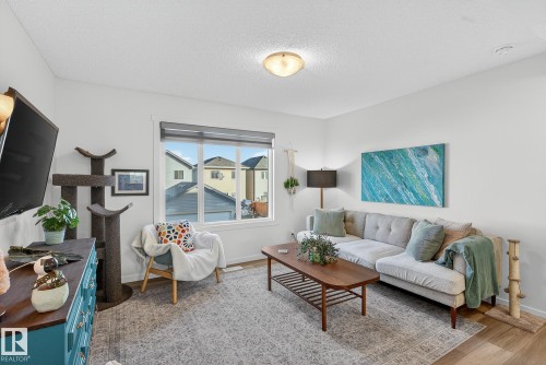 1174 Aster Boulevard, Edmonton, AB - Indoor Photo Showing Living Room