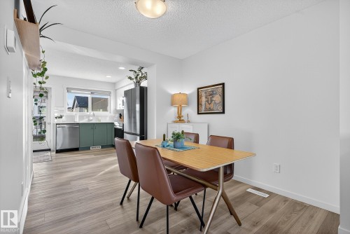 1174 Aster Boulevard, Edmonton, AB - Indoor Photo Showing Dining Room