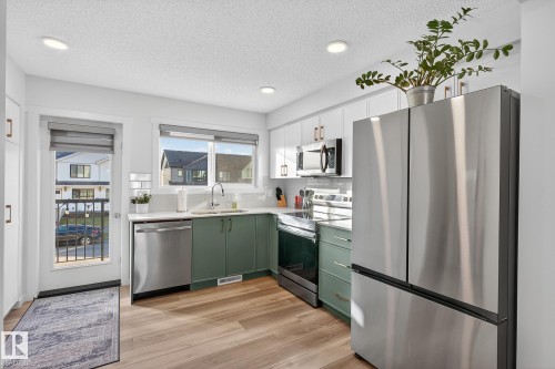 1174 Aster Boulevard, Edmonton, AB - Indoor Photo Showing Kitchen With Stainless Steel Kitchen