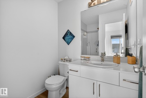 1174 Aster Boulevard, Edmonton, AB - Indoor Photo Showing Bathroom