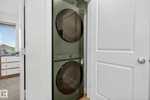 1174 Aster Boulevard, Edmonton, AB - Indoor Photo Showing Laundry Room