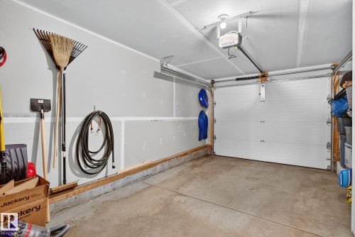 1174 Aster Boulevard, Edmonton, AB - Indoor Photo Showing Garage