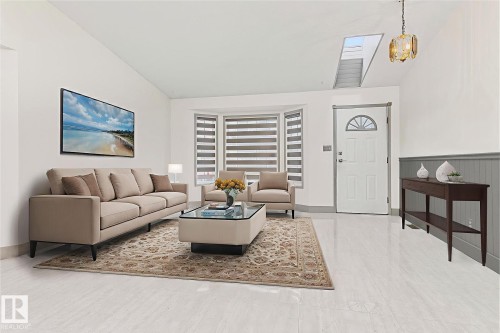 14523 32 Street, Edmonton, AB - Indoor Photo Showing Living Room
