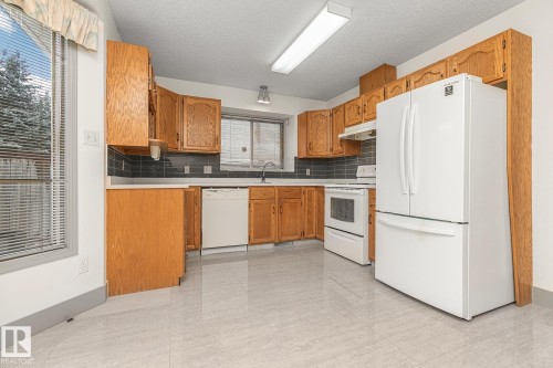 14523 32 Street, Edmonton, AB - Indoor Photo Showing Kitchen