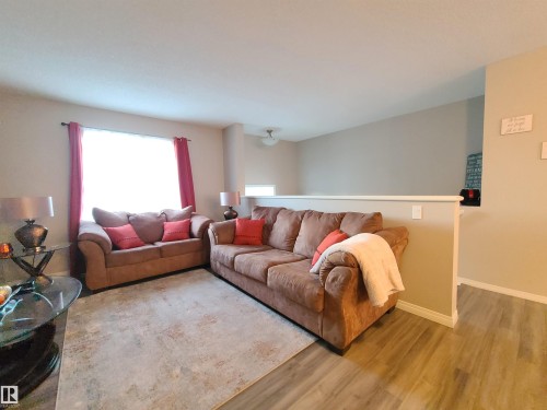 448 Hemingway Road Nw, Edmonton, AB - Indoor Photo Showing Living Room
