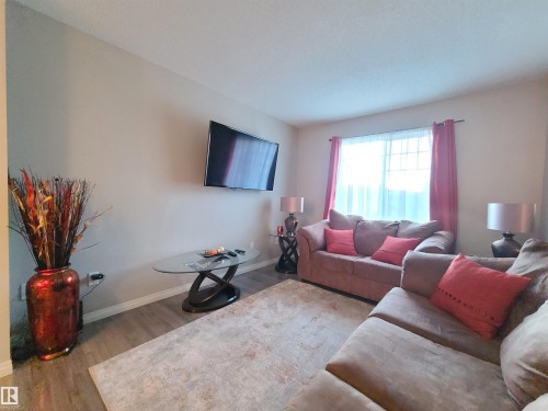 448 Hemingway Road Nw, Edmonton, AB - Indoor Photo Showing Living Room