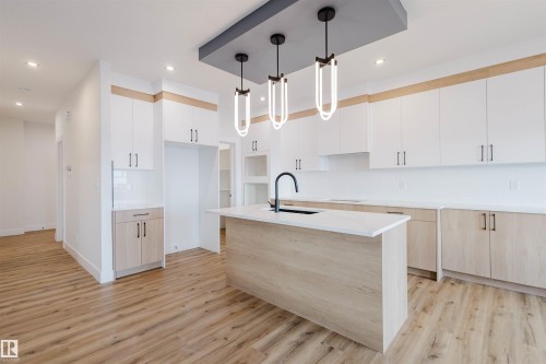 367 Bluff Cove, Leduc, AB - Indoor Photo Showing Kitchen With Upgraded Kitchen