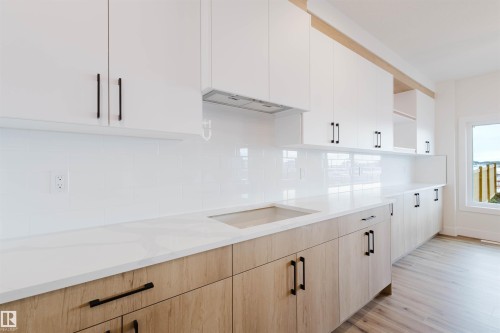 367 Bluff Cove, Leduc, AB - Indoor Photo Showing Kitchen
