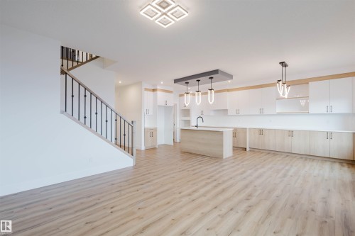 367 Bluff Cove, Leduc, AB - Indoor Photo Showing Kitchen