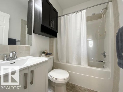 B 4706 57 Avenue, Wetaskiwin, AB - Indoor Photo Showing Bathroom